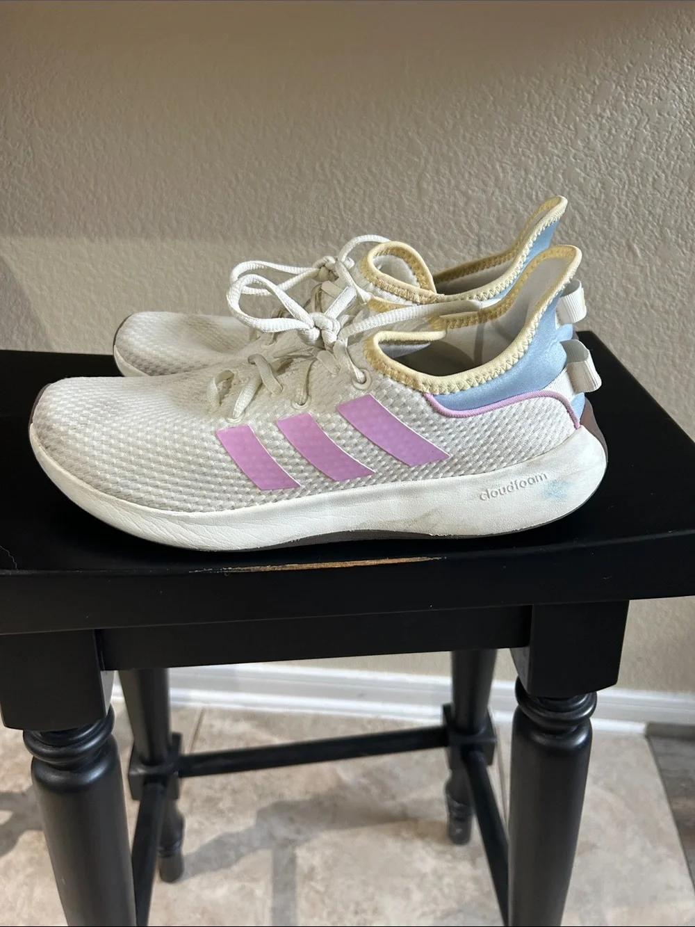 adidas womens White Sneakers with Light Pink Stripes 9.5